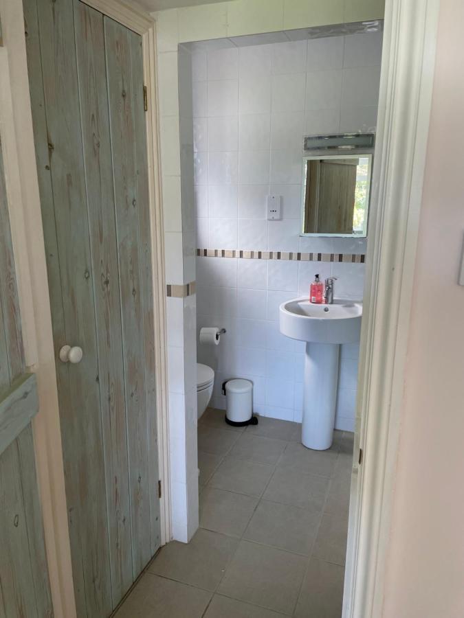 Cliff Top Garden Room Milford on Sea Bagian luar foto