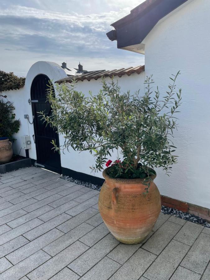 Cliff Top Garden Room Milford on Sea Bagian luar foto