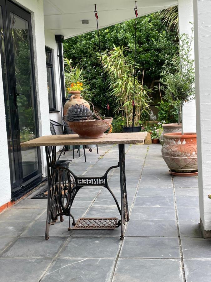 Cliff Top Garden Room Milford on Sea Bagian luar foto