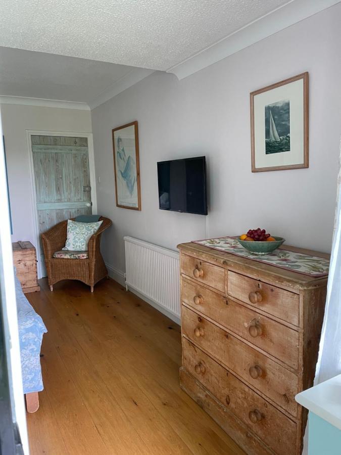 Cliff Top Garden Room Milford on Sea Bagian luar foto